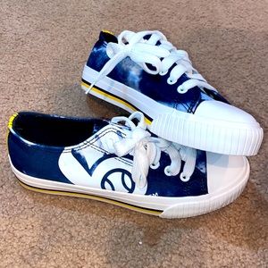 NEW Milwaukee brewers tie dye shoes, size 6